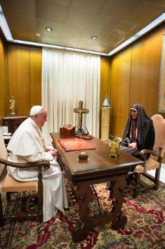 Papst Franziskus hat am 12. Februar 2015  die Vizepräsidentin des Iran, Shahindokht Molaverdi, zu einer Privataudienz im Vatikan empfangen.