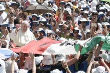 Ankunft von Papst Franziskus am 12. August 2018 auf dem Petersplatz. Angelus-Gebet zum Abschluss der Pilgerfahrt zur Vorbereitung auf die Bischofssynode unter dem Thema "Die Jugendlichen, der Glaube und die Berufungsunterscheidung" im Vatikan.