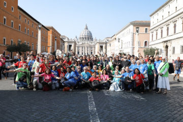 Kardinal Luis Antonio Tagle, Präsident von Caritas Internationalis, beim Solidaritätsmarsch  im Rahmen der Kampagne "Share the Journey" für Flüchtlinge und Migranten in Rom vor dem Petersdom am 21. Oktober 2018.