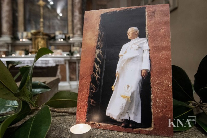 181101-93-000032 Heiligenbild von Johannes Paul II.