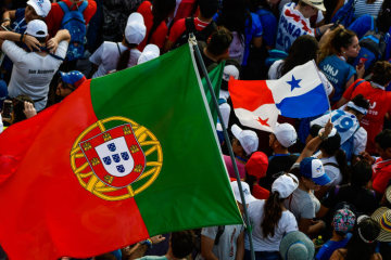 Die Flagge von Portugal und die Fahne von Panama während des Weltjugendtags 2019 am 24. Januar 2019 in Panama City.