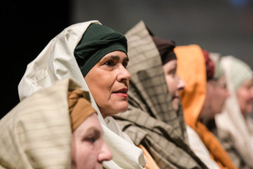 Schauspielerinnen bei einer Kostümprobe der Schönberger Passionsspiele am 20. März 2019 in Sankt Vith.