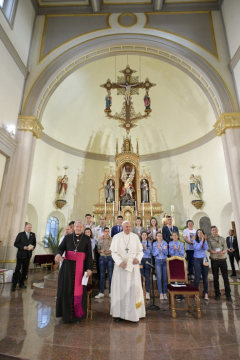Papst Franziskus besucht die katholische Gemeinschaft in der Kirche Erzengel Sankt Michael in Rakowski am 6. Mai 2019.