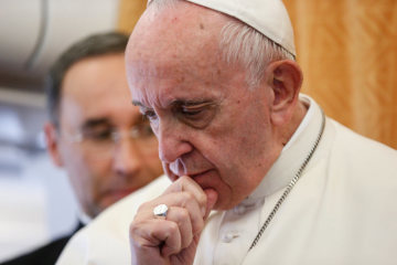 Papst Franziskus während der "Fliegenden Pressekonferenz" am 7. Mai 2019 auf dem Rückflug von seiner Reise nach Nordmazedonien.