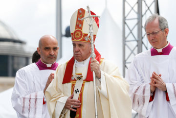 Papst Franziskus feiert eine Messe auf dem Makedonija-Platz in Skopje (Nordmazedonien) am 7. Mai 2019.
