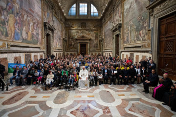 Papst Franziskus empfängt Sinti und Roma am 9. Mai 2019 im Vatikan.