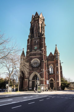 Blick auf die Fassade der Grabeskirche Sankt Josef in Aachen am 18. Februar 2019.