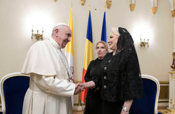 Papst Franziskus und Viorica Dancila, Ministerpräsidentin von Rumänien, am 31. Mai 2019 in Bukarest.