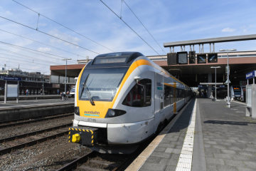 Triebwagen, Zug, der Eurobahn am 23. Mai 2019 im Bahnhof Düsseldorf.