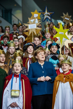 Bundeskanzlerin Angela Merkel empfängt am 7. Januar 2019 im Bundeskanzleramt in Berlin Sternsinger aus 27 deutschen Bistümern.