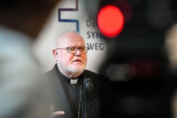Kardinal Reinhard Marx, Vorsitzender der Deutschen Bischofskonferenz (DBK), spricht bei einer Pressekonferenz zur Eröffnung der Synodalversammlung am 30. Januar 2020 in Frankfurt.