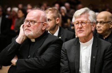 Kardinal Reinhard Marx (l.), Vorsitzender der Deutschen Bischofskonferenz (DBK), und Heinrich Bedford-Strohm, Ratsvorsitzender der Evangelischen Kirche in Deutschland (EKD), am 8. November 2018 in Würzburg.