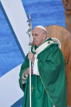 Papst Franziskus während eines Gottesdienstes unter freiem Himmel am 23. Februar 2020 in Bari im Zuge der Konferenz der Italienischen Bischofskonferenz (CEI) und Kirchenvertretern aus dem Mittelmeerraum unter dem Motto "Mittelmeer - Grenze des Friedens".