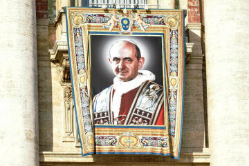 Bild von Papst Paul VI. bei dessen Heiligsprechung am 14. Oktober 2018 im Vatikan.