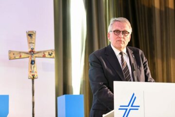 Thomas Sternberg, Präsident des Zentralkomitees der deutschen Katholiken (ZdK), spricht während der Vollversammlung des ZdK am 10. Mai 2019 in Mainz.
