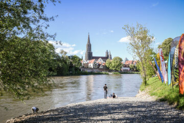 Blick über die Donau auf das Münster Unserer Lieben Frau am 22. Mai 2021 in Ulm.