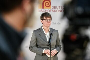 Beate Gilles, Generalsekretärin der Deutschen Bischofskonferenz (DBK), bei einem Pressestatement der Deutschen Bischofskonferenz (DBK) am 7. März 2022 in Vierzehnheiligen.