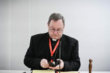 Bischof Georg Bätzing, Vorsitzender der Deutschen Bischofskonferenz (DBK), bei der Eröffnung der Frühjahrsvollversammlung der DBK am 7. März 2022 in Vierzehnheiligen.