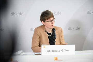 Beate Gilles, Generalsekretärin der Deutschen Bischofskonferenz (DBK), bei der Abschlusspressekonferenz der Frühjahrsvollversammlung der DBK am 10. März 2022 in Vierzehnheiligen.