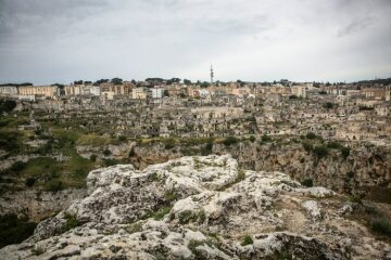 Blick auf Matera (Italien) vom Aussichtspunkt der Hochebene Murgia am 18. Mai 2018.