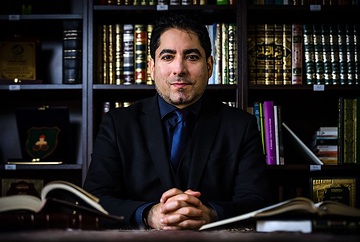 Mouhanad Khorchide, Leiter des Zentrums für Islamische Theologie und Professor für Islamische Religionspädagogik an der Universität Münster, in seinem Büro am 20. Mai 2019 in Münster.