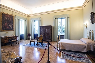 Schlafzimmer des Papstes in den Privatgemächern der Sommerresidenz der Päpste in Castel Gandolfo (Italien) am 23. März 2024.