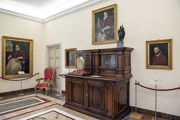 Porträtgalerie der Päpste mit den historischen Sammlungen in der Sommerresidenz der Päpste in Castel Gandolfo (Italien) am 23. März 2024.