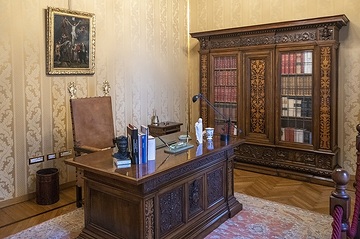 Schreibtisch in den Privatgemächern der Sommerresidenz der Päpste in Castel Gandolfo (Italien) am 23. März 2024.
